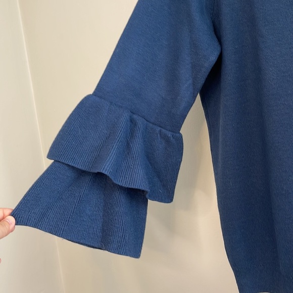 ANN TAYLOR - crewneck sweater with flutter sleeves accent - Picture 3 of 5